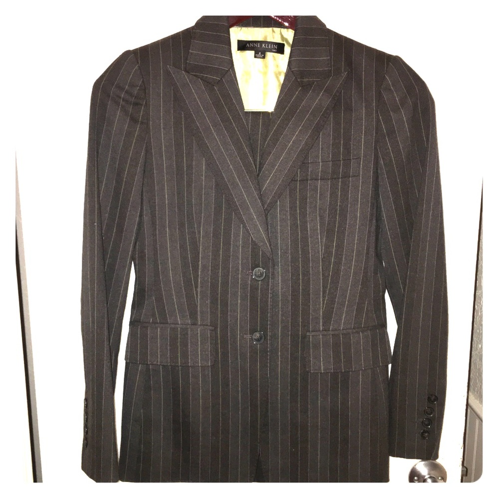 Women’s classic suit, Anne Klein, size 2–SOLD!!